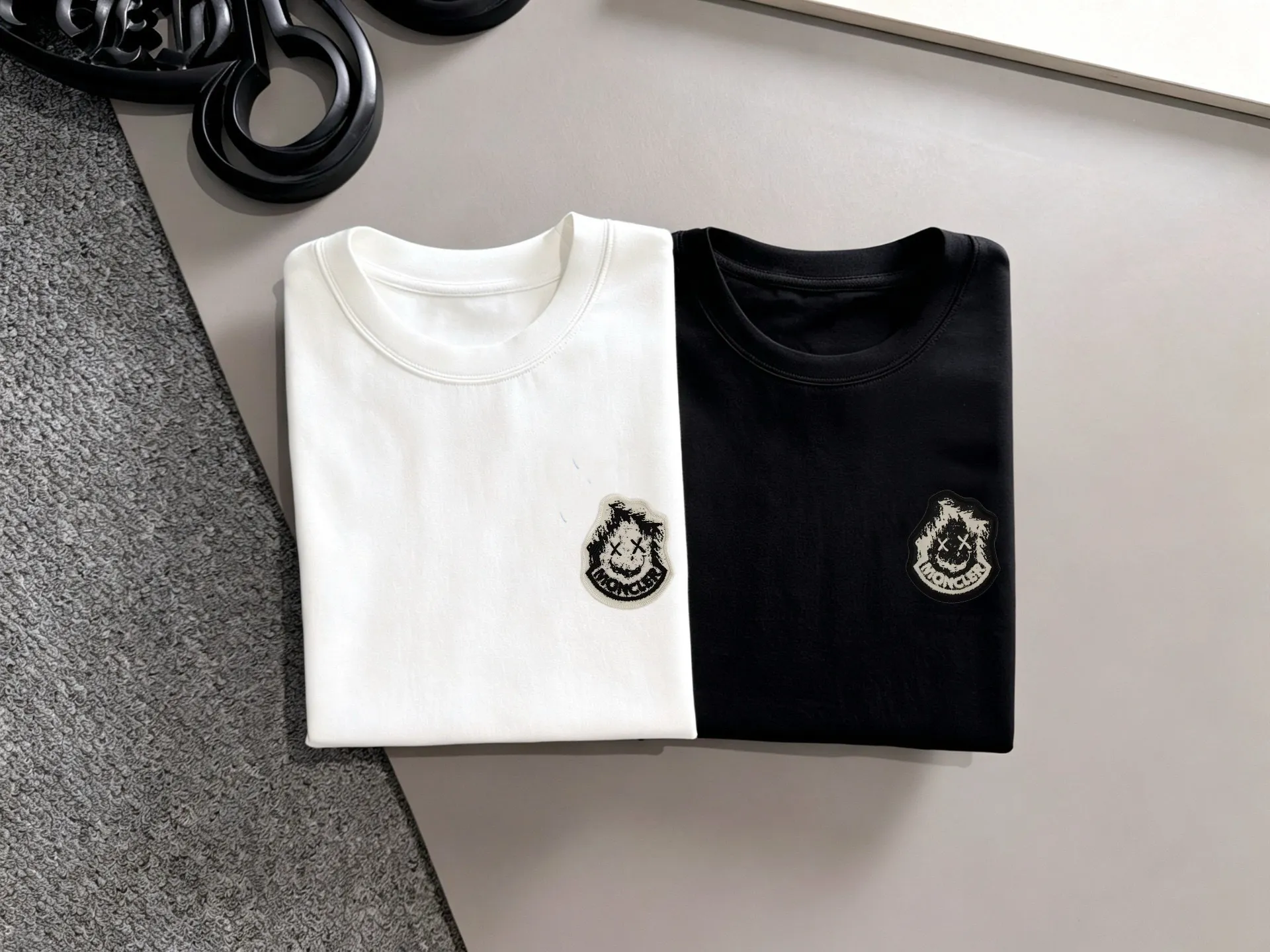 P110， 2026 T ， ， Premium ， ！ logo ， ， ， ！ ！ ， ， ， 。 ！ :White Black Sizes:M-3XL